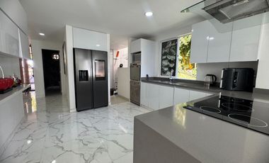 VENDO CASA REMODELADA DE 4 ALCOBAS