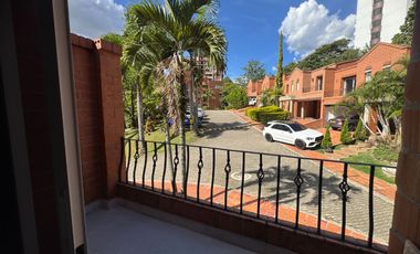 VENDO CASA REMODELADA DE 4 ALCOBAS