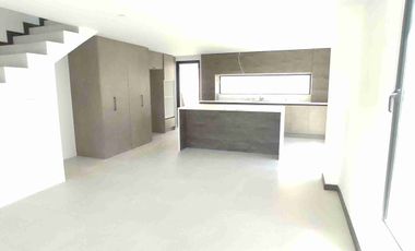 Hermosa casa por estrenar, dos pisos, parqueader, zona BBQ. En urbanización privada. Fajardo, Valle de los Chillos