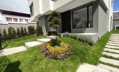 Hermosa casa por estrenar, dos pisos, parqueader, zona BBQ. En urbanización privada. Fajardo, Valle de los Chillos