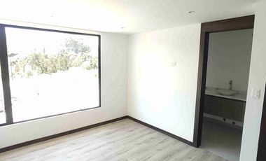 Hermosa casa por estrenar, dos pisos, parqueader, zona BBQ. En urbanización privada. Fajardo, Valle de los Chillos