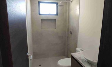 Hermosa casa por estrenar, dos pisos, parqueader, zona BBQ. En urbanización privada. Fajardo, Valle de los Chillos