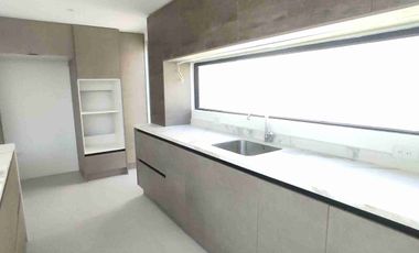 Hermosa casa por estrenar, dos pisos, parqueader, zona BBQ. En urbanización privada. Fajardo, Valle de los Chillos