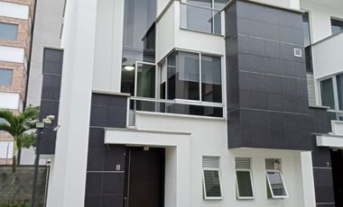 🏡 Hermosa y Amplia Casa Esquinera en Pinares - Pereira