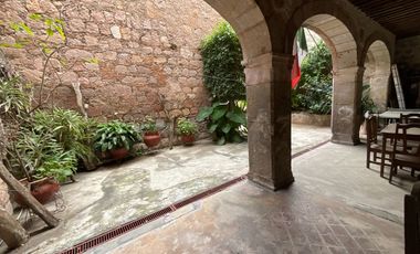 Se vende casa en el corazón del centro histórico media cuadra de plaza de armas