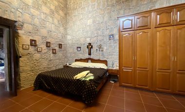 Se vende casa en el corazón del centro histórico media cuadra de plaza de armas