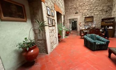 Se vende casa en el corazón del centro histórico media cuadra de plaza de armas