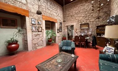 Se vende casa en el corazón del centro histórico media cuadra de plaza de armas