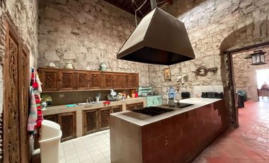 Se vende casa en el corazón del centro histórico media cuadra de plaza de armas