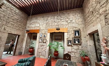 Se vende casa en el corazón del centro histórico media cuadra de plaza de armas