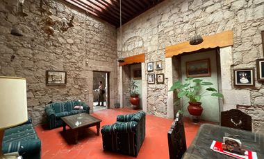 Se vende casa en el corazón del centro histórico media cuadra de plaza de armas