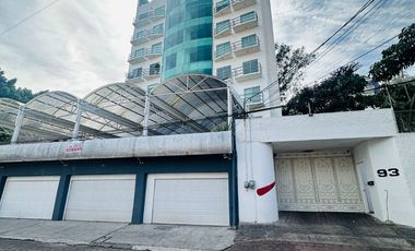 Se Vende amplio Pent-house con vista panorámica a media cuadra de av. canelinas