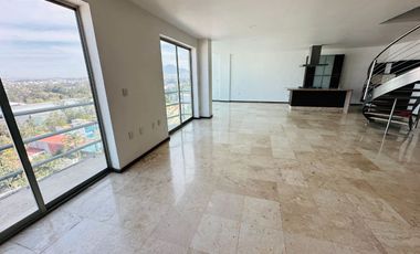 Se Vende amplio Pent-house con vista panorámica a media cuadra de av. canelinas