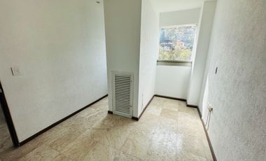 Se Vende amplio Pent-house con vista panorámica a media cuadra de av. canelinas