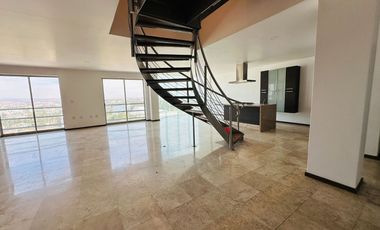Se Vende amplio Pent-house con vista panorámica a media cuadra de av. canelinas