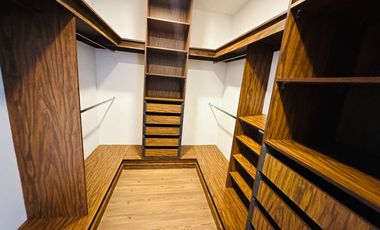 Se Vende amplio Pent-house con vista panorámica a media cuadra de av. canelinas