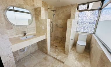 Se Vende amplio Pent-house con vista panorámica a media cuadra de av. canelinas