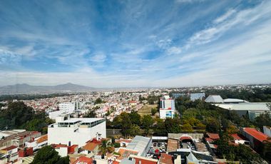 Se Vende amplio Pent-house con vista panorámica a media cuadra de av. canelinas