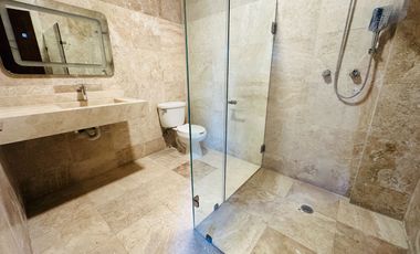 Se Vende amplio Pent-house con vista panorámica a media cuadra de av. canelinas