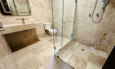 Se Vende amplio Pent-house con vista panorámica a media cuadra de av. canelinas