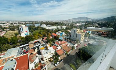 Se Vende amplio Pent-house con vista panorámica a media cuadra de av. canelinas