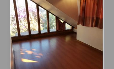 EN VENTA, Casa de 5 dormitorios, 3 baños mas servicios, La reina