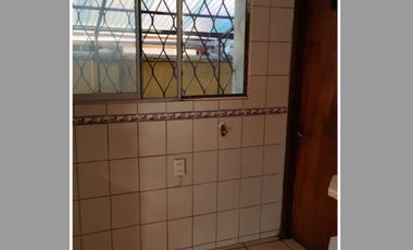 EN VENTA, Casa de 5 dormitorios, 3 baños mas servicios, La reina