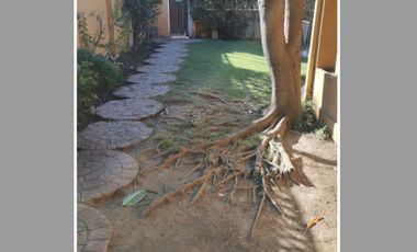 EN VENTA, Casa de 5 dormitorios, 3 baños mas servicios, La reina