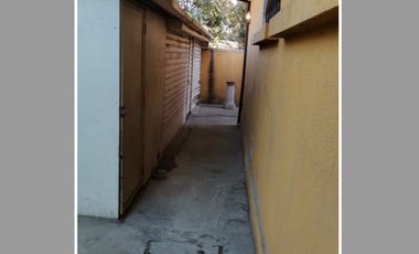 EN VENTA, Casa de 5 dormitorios, 3 baños mas servicios, La reina