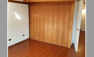 EN VENTA, Casa de 5 dormitorios, 3 baños mas servicios, La reina