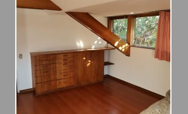 EN VENTA, Casa de 5 dormitorios, 3 baños mas servicios, La reina