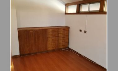 EN VENTA, Casa de 5 dormitorios, 3 baños mas servicios, La reina