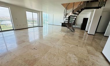 Se Renta amplio Pent-house con vista panorámica al cetro histórico de la de ciudad de Morelia; excelente ubicación a una cuadra de av. Camelinas