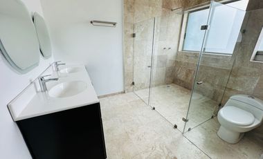 Se Renta amplio Pent-house con vista panorámica al cetro histórico de la de ciudad de Morelia; excelente ubicación a una cuadra de av. Camelinas