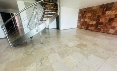 Se Renta amplio Pent-house con vista panorámica al cetro histórico de la de ciudad de Morelia; excelente ubicación a una cuadra de av. Camelinas