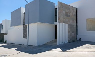 CASA EN VENTA EN LOMALTA TRES MARIAS MORELIA