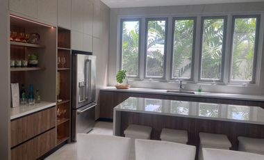 VENTA Y ALQUILER DE CASA EN URB. AIRES DE BATAN .