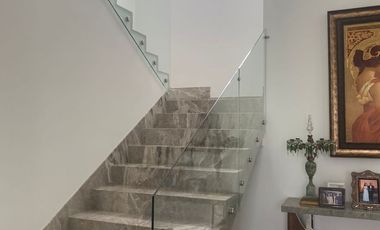 VENTA Y ALQUILER DE CASA EN URB. AIRES DE BATAN .