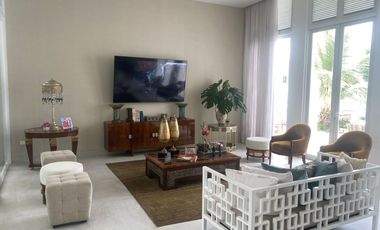 VENTA Y ALQUILER DE CASA EN URB. AIRES DE BATAN .