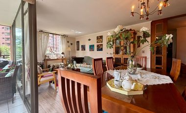 Se Vende Amplio 3 Dormitorios + Servicio. Estacionamiento + Bodega. Las Condes, Colón Oriente.