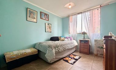 Se Vende Amplio 3 Dormitorios + Servicio. Estacionamiento + Bodega. Las Condes, Colón Oriente.