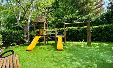 Se Vende Amplio 3 Dormitorios + Servicio. Estacionamiento + Bodega. Las Condes, Colón Oriente.