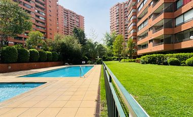 Se Vende Amplio 3 Dormitorios + Servicio. Estacionamiento + Bodega. Las Condes, Colón Oriente.