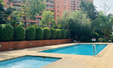 Se Vende Amplio 3 Dormitorios + Servicio. Estacionamiento + Bodega. Las Condes, Colón Oriente.