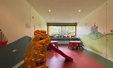 Se Vende Amplio 3 Dormitorios + Servicio. Estacionamiento + Bodega. Las Condes, Colón Oriente.