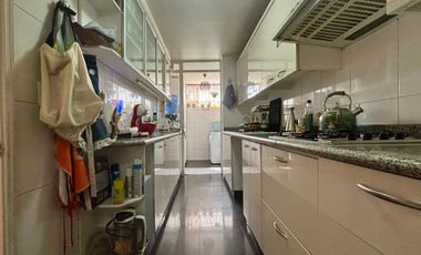 Se Vende Amplio 3 Dormitorios + Servicio. Estacionamiento + Bodega. Las Condes, Colón Oriente.