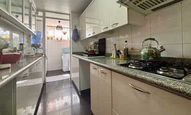 Se Vende Amplio 3 Dormitorios + Servicio. Estacionamiento + Bodega. Las Condes, Colón Oriente.