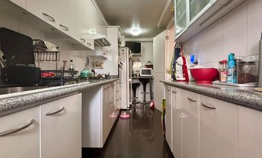 Se Vende Amplio 3 Dormitorios + Servicio. Estacionamiento + Bodega. Las Condes, Colón Oriente.