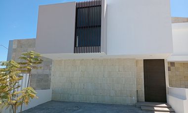 CASA EN VENTA EN LOMALTA TRES MARIAS MORELIA