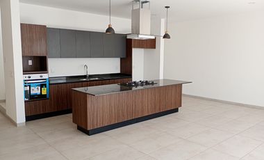 CASA EN VENTA EN LOMALTA TRES MARIAS MORELIA